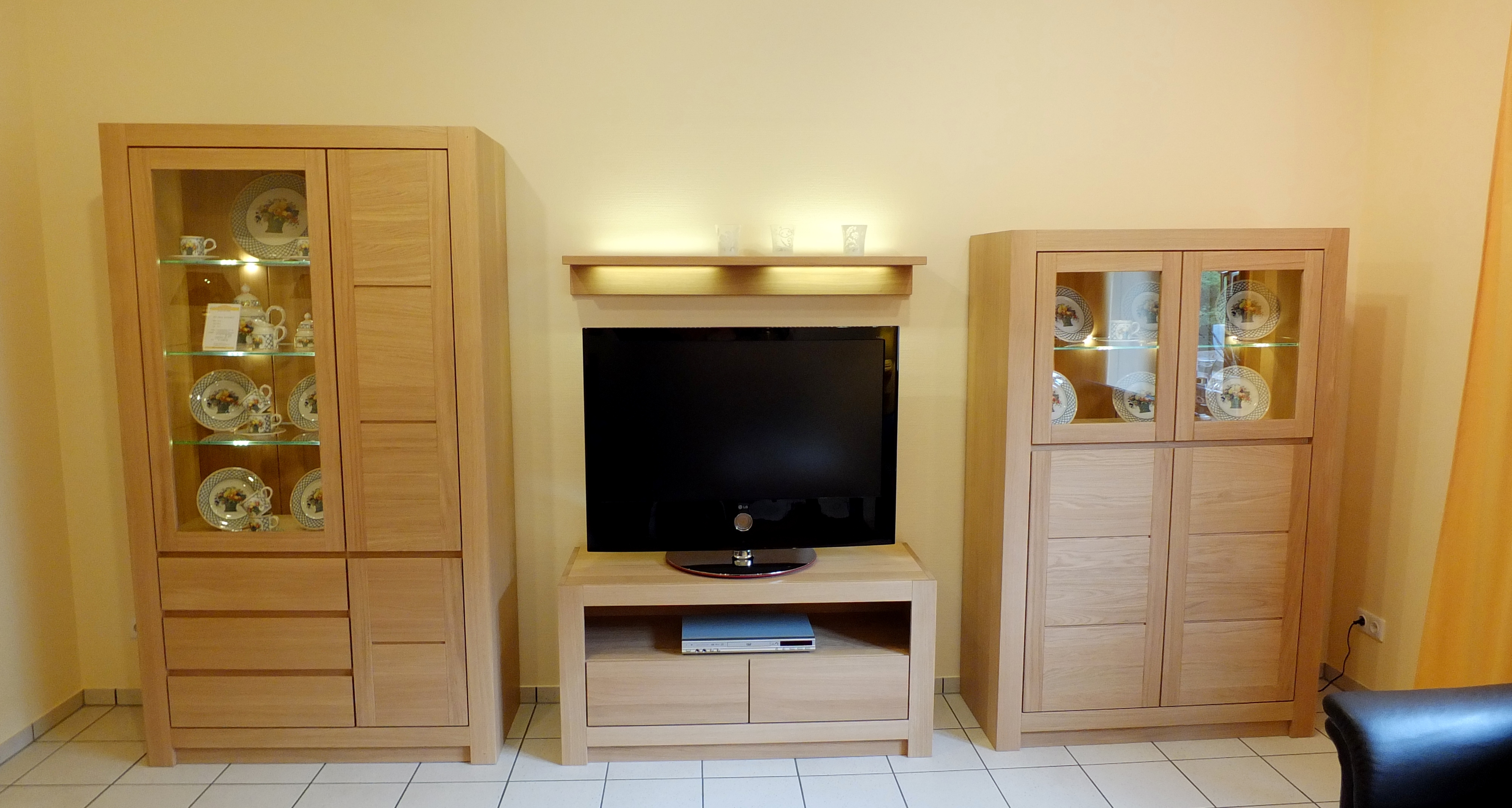 Kombination Vitrine Schrank TV Möbel aus massiver Eiche modern