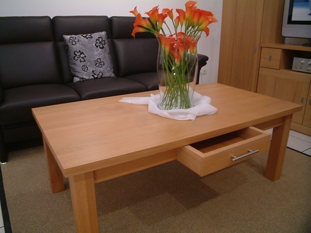 Couchtisch Berlin, mit 4 Füßen und Plattenüberstand, mit Schublade