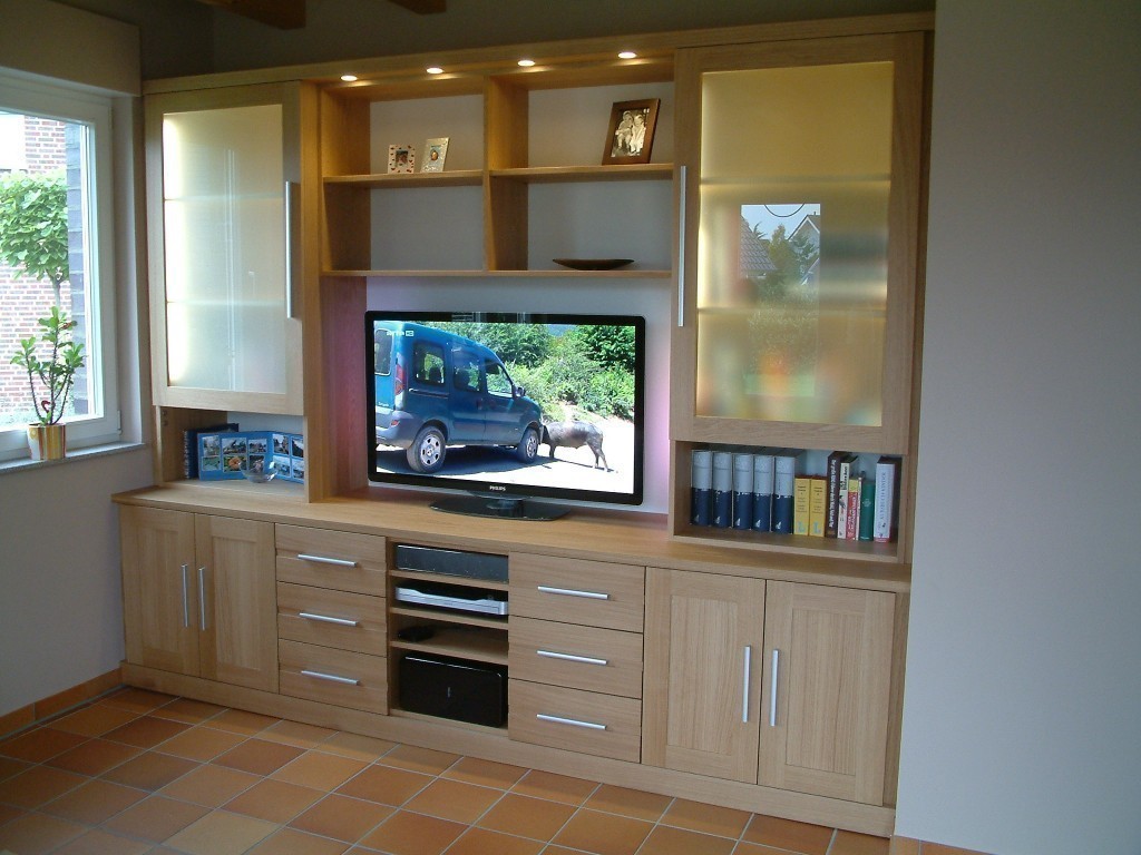 moderne Wohnwand mit offenem Fach für PlasmaTV TVMediencenter in moderne Wohnwand mit offenem Fach für PlasmaTV TVMediencenter in