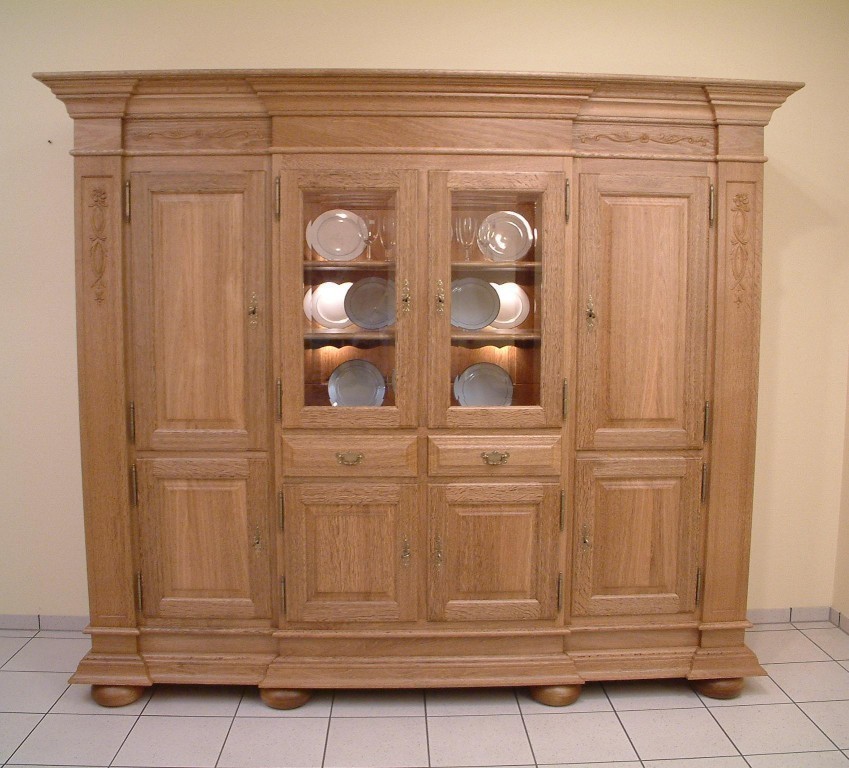 Schrank / Wohnzimmerschrank Eiche massiv / Modell Niburg