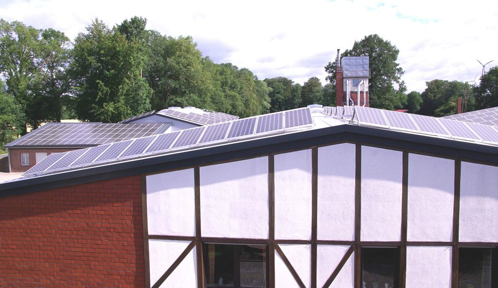 Dach und Solaranlage Ansicht 4